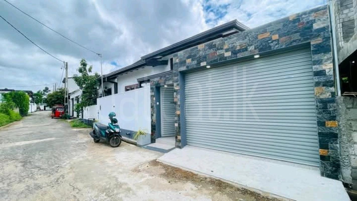 House for Sale in Athurugiriya