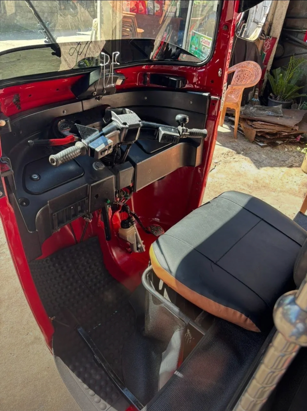 Bajaj Three Wheel 2015 - භාවිතා කරන ලද ත්‍රිරෝද රථය sale in Sri Lanka - patpat.lk