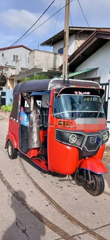 Bajaj 4 stroke 2015 - பயன்படுத்தப்பட்டது முச்சக்கர வண்டி sale in Sri Lanka - patpat.lk