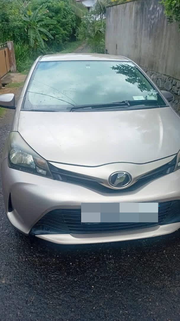 Toyota Vitz 2015 - பயன்படுத்தப்பட்டது கார் sale in Sri Lanka - patpat.lk