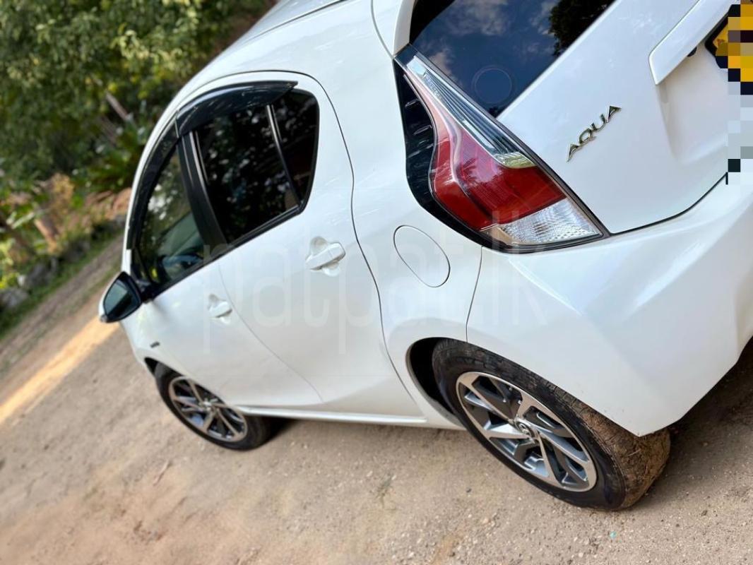 Toyota Aqua 2016 - பயன்படுத்தப்பட்டது கார் sale in Sri Lanka - patpat.lk
