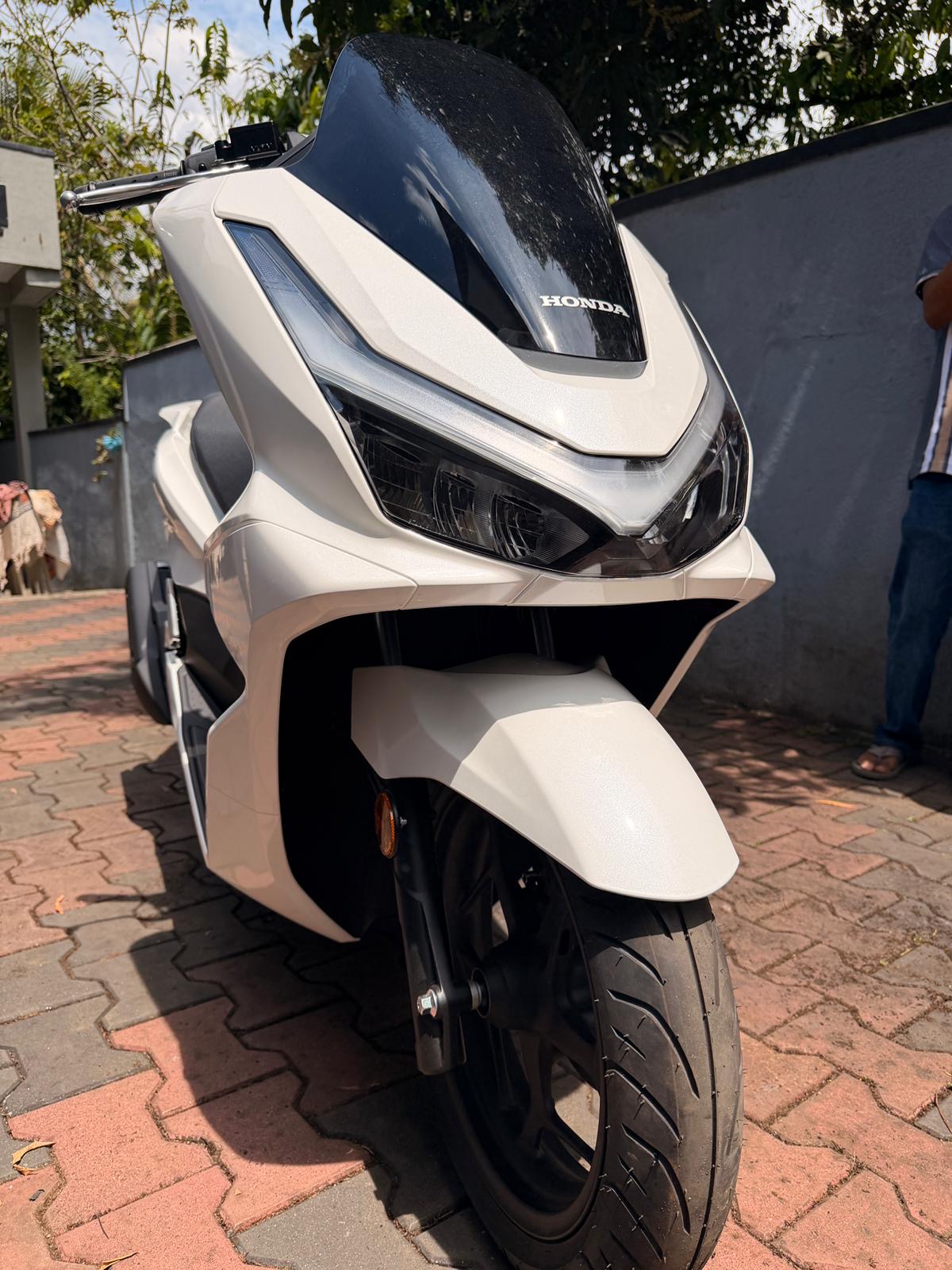 Honda PCX 2025 ads-image-1