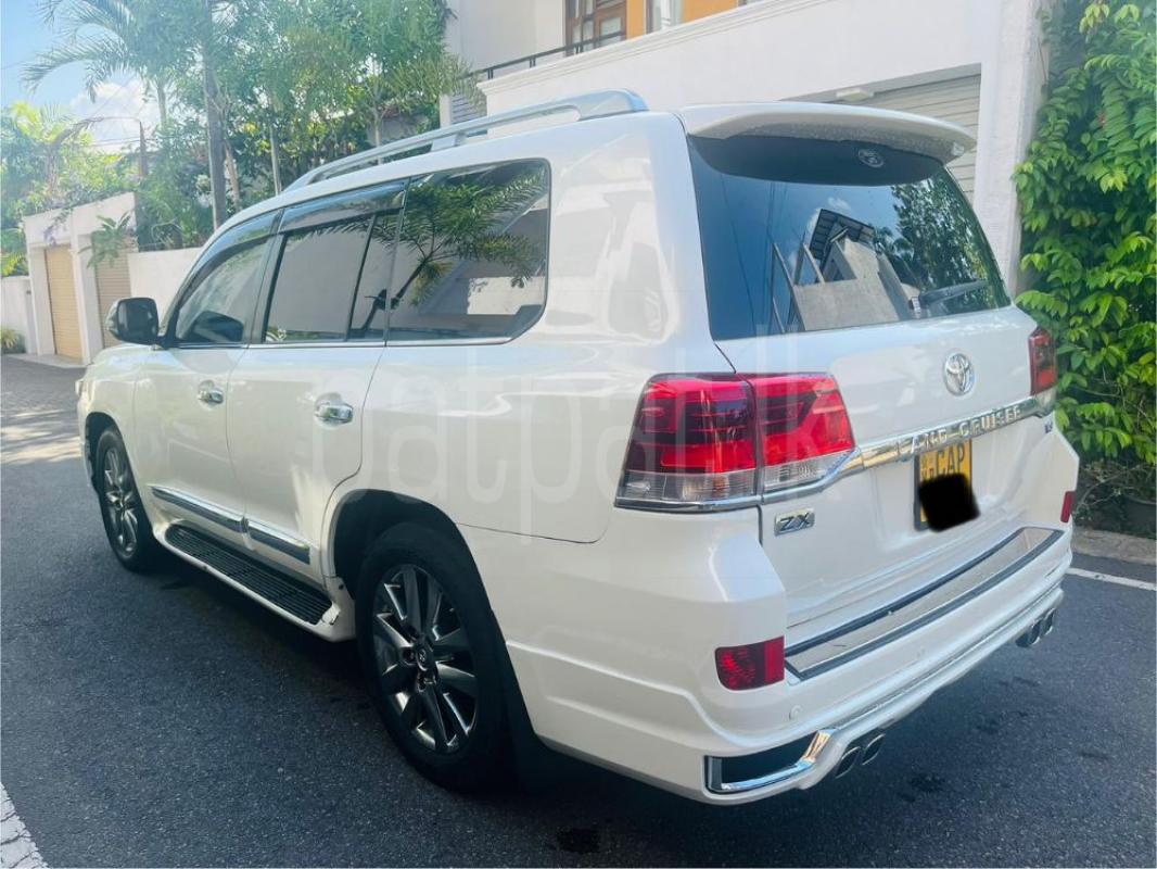 Toyota Land Cruiser Prado 2015 - பயன்படுத்தப்பட்டது SUV sale in Sri Lanka - patpat.lk