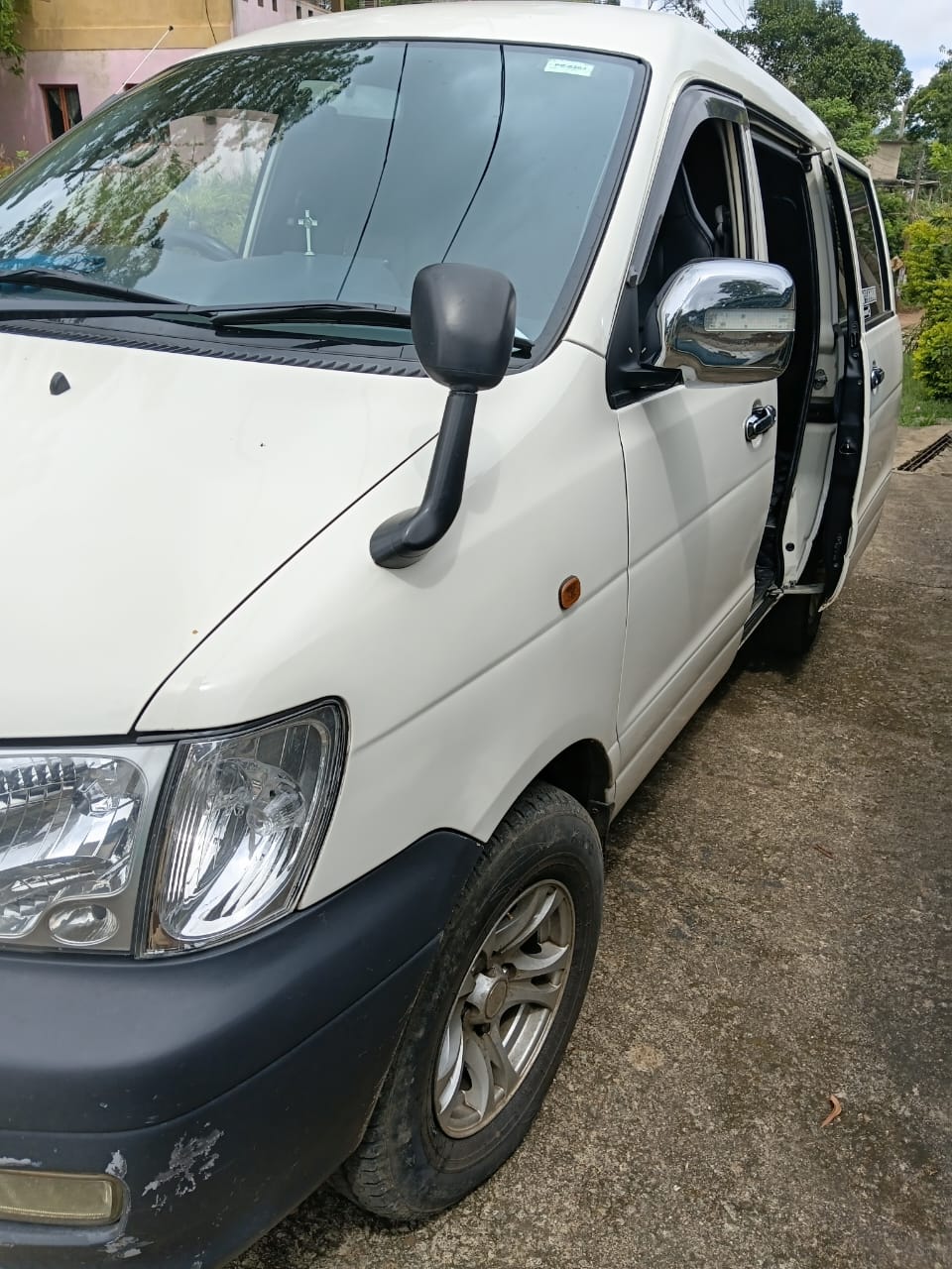 Toyota Noah 2006 - பயன்படுத்தப்பட்டது வேன் sale in Sri Lanka - patpat.lk