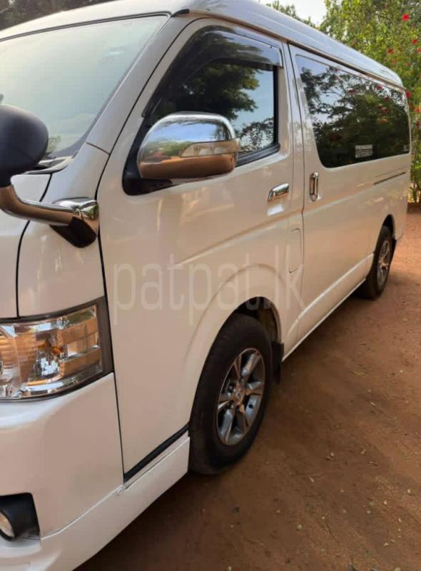 Toyota Hiace 2011 - பயன்படுத்தப்பட்டது வேன் sale in Sri Lanka - patpat.lk