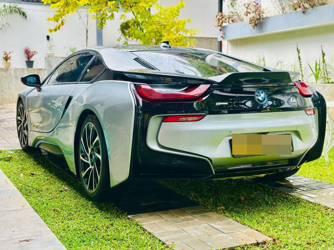 BMW i8 2016 - Used Car sale in Sri Lanka - patpat.lk