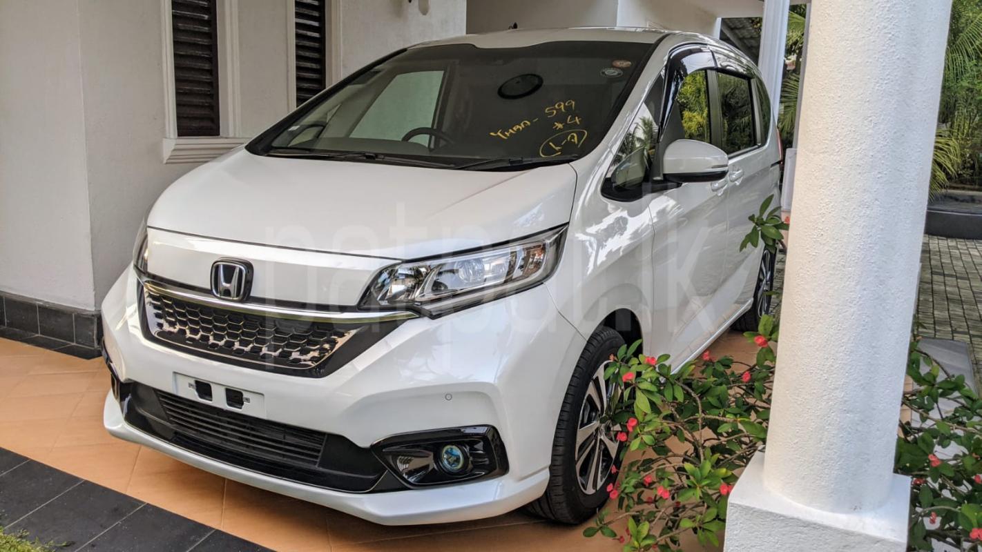 Honda Freed 2024 - Reconditioned Van sale in Sri Lanka - patpat.lk