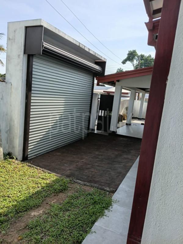 House for Sale in Polgasowita ads-image-1