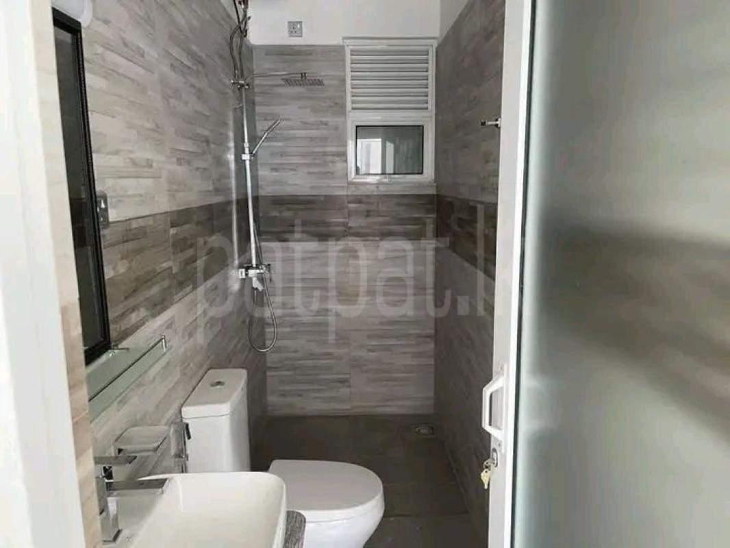 Semi Luxury Apartment for Sale in Wellawatta (Colombo 06)