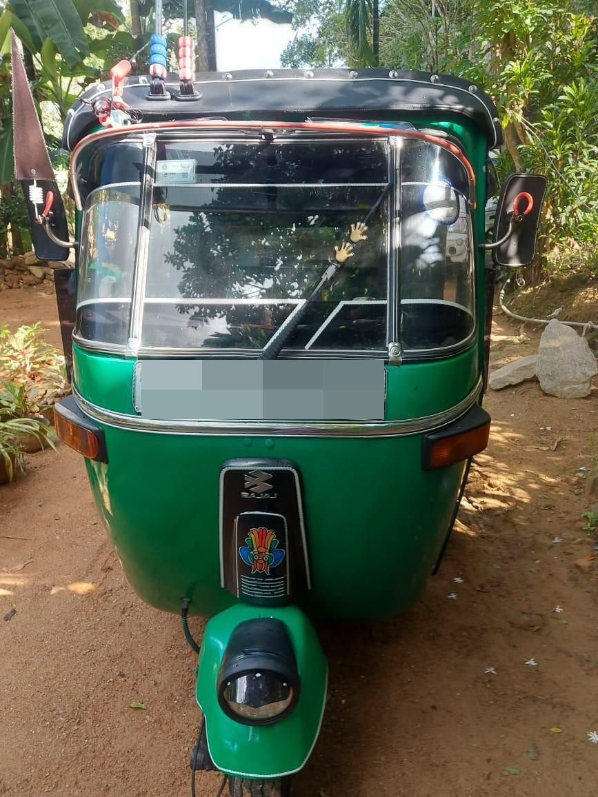 Bajaj Three Wheel 2009 ads-image-1