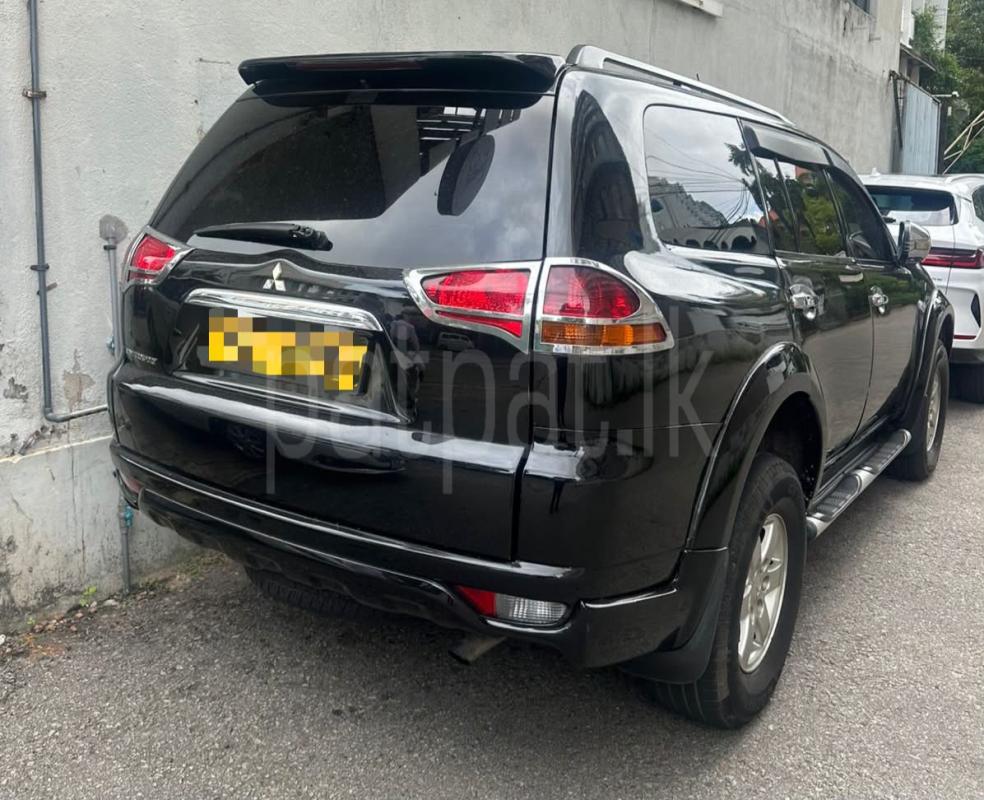 Mitsubishi Montero 2011 - பயன்படுத்தப்பட்டது SUV sale in Sri Lanka - patpat.lk