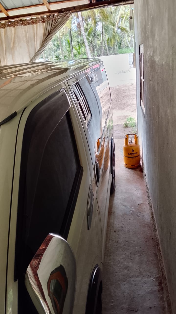 Toyota Hiace 2017 - பயன்படுத்தப்பட்டது வேன் sale in Sri Lanka - patpat.lk