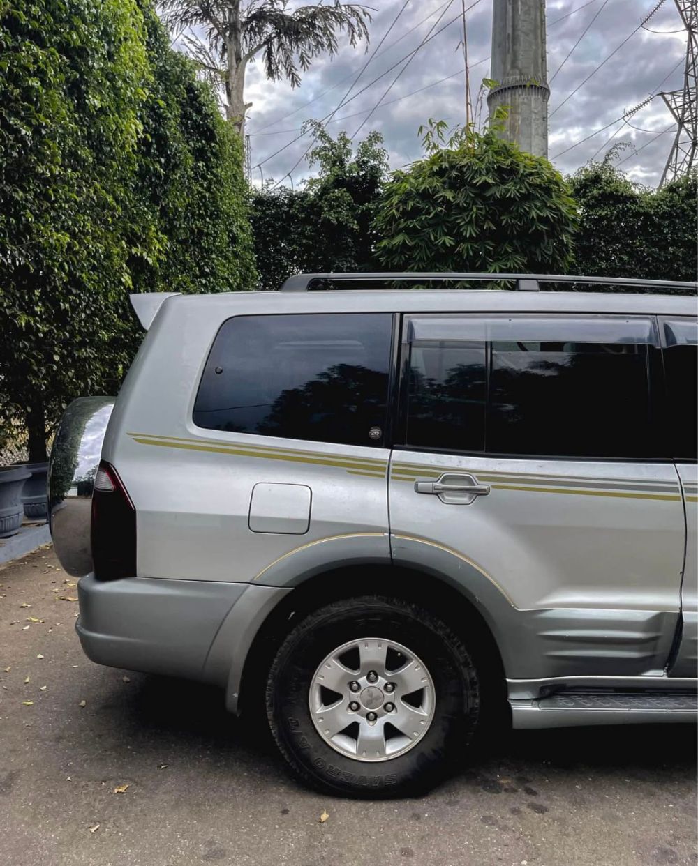 Mitsubishi Montero 2004 - பயன்படுத்தப்பட்டது SUV sale in Sri Lanka - patpat.lk