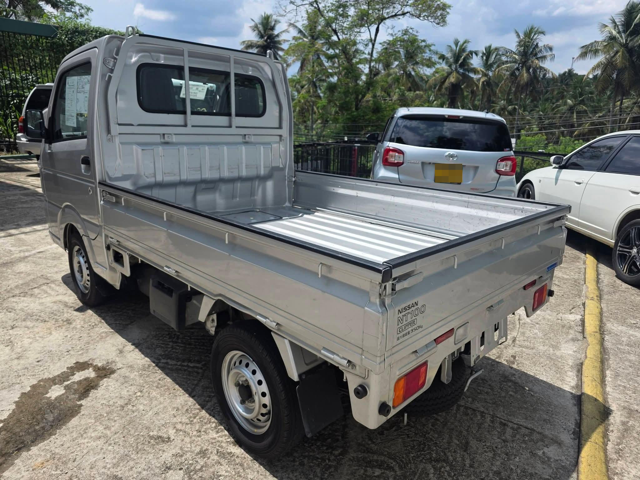 Nissan Clipper 2022 - மறுசீரமைக்கப்பட்டது டிரக் sale in Sri Lanka - patpat.lk