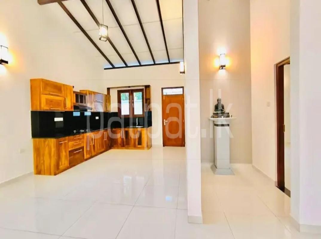 House for Sale in Athurugiriya