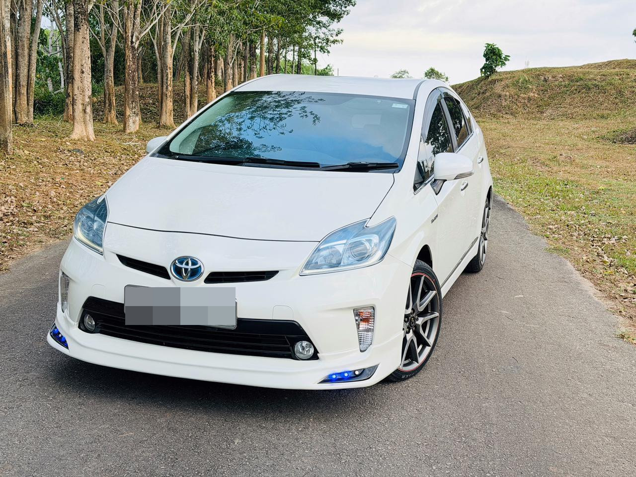 Toyota Prius 2012 - භාවිතා කරන ලද කාර් sale in Sri Lanka - patpat.lk