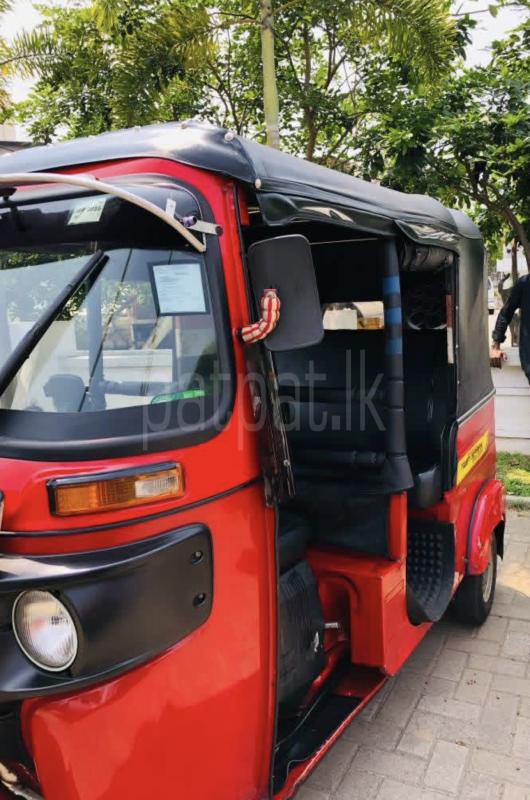 Bajaj Three Wheel 2015 - பயன்படுத்தப்பட்டது முச்சக்கர வண்டி sale in Sri Lanka - patpat.lk