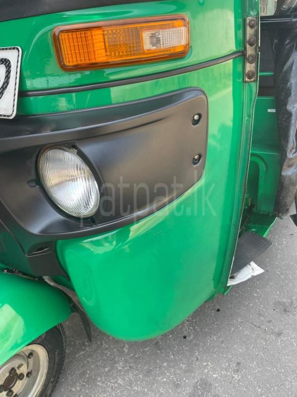 Bajaj 4 stroke 2017 - பயன்படுத்தப்பட்டது முச்சக்கர வண்டி sale in Sri Lanka - patpat.lk