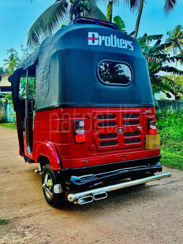 Bajaj 4 stroke 2016 - பயன்படுத்தப்பட்டது முச்சக்கர வண்டி sale in Sri Lanka - patpat.lk