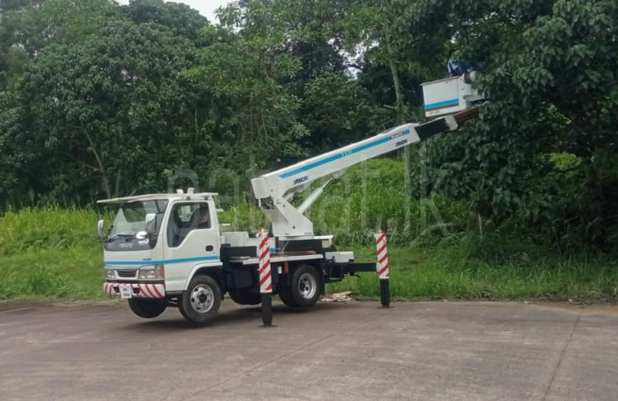 Isuzu ELF 2016 - பயன்படுத்தப்பட்டது டிரக் sale in Sri Lanka - patpat.lk