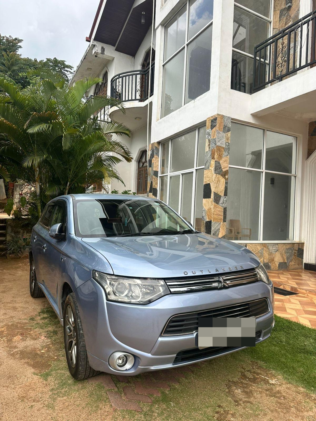 Mitsubishi Outlander 2014 - Used SUV sale in Sri Lanka - patpat.lk