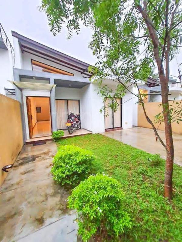 House for Sale in Athurugiriya