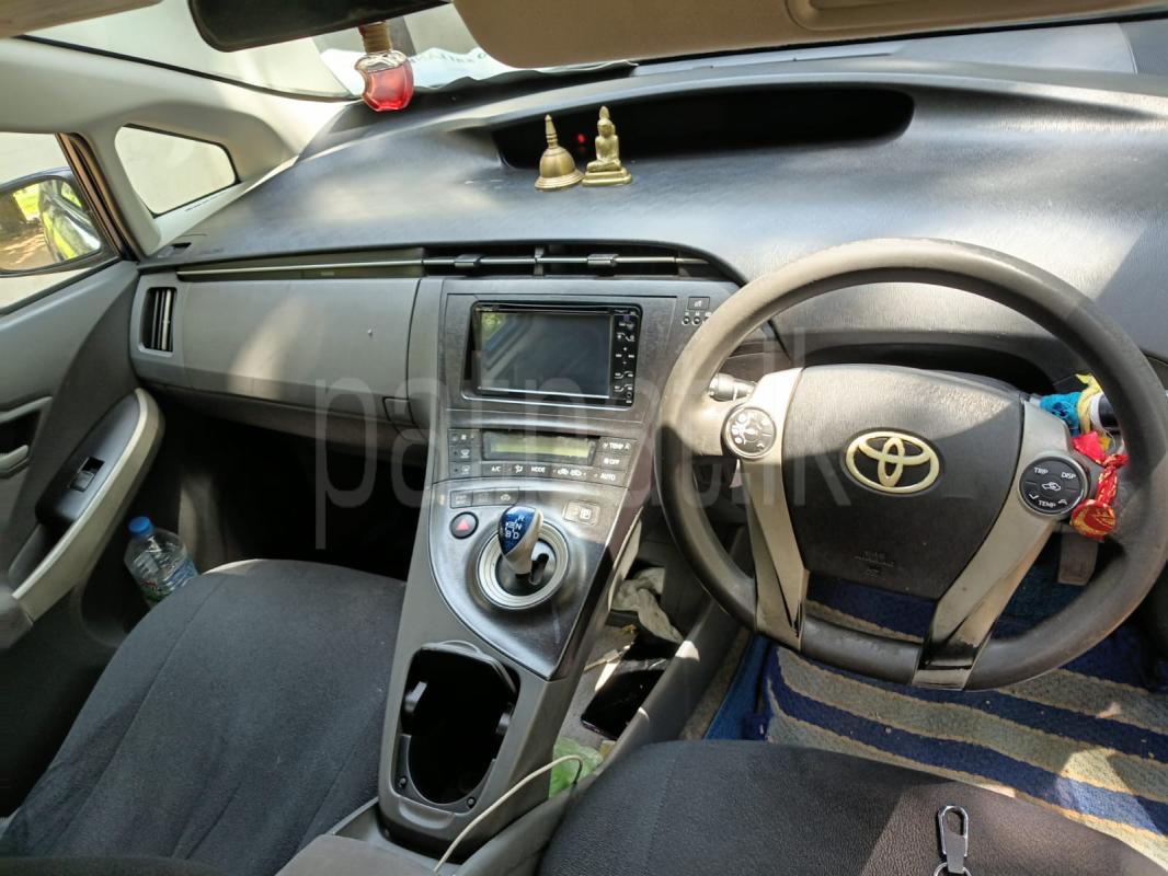 Toyota Prius 2011 - பயன்படுத்தப்பட்டது கார் sale in Sri Lanka - patpat.lk