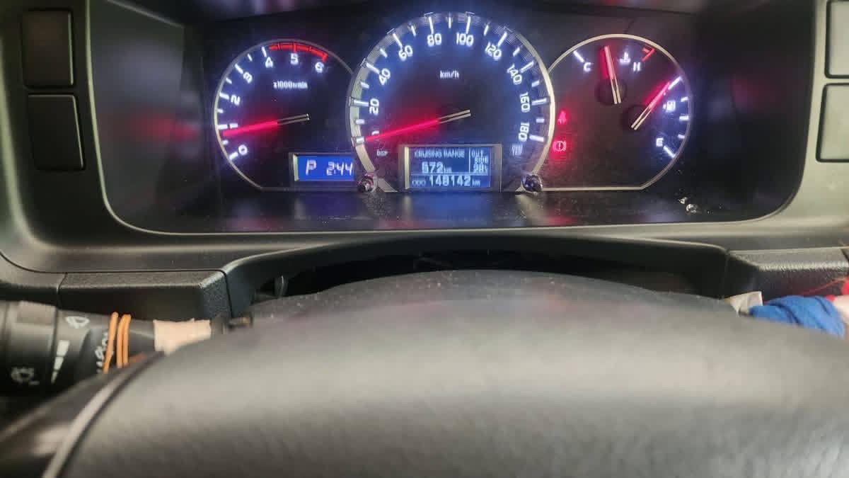 Toyota Super GL 2015 - பயன்படுத்தப்பட்டது வேன் sale in Sri Lanka - patpat.lk