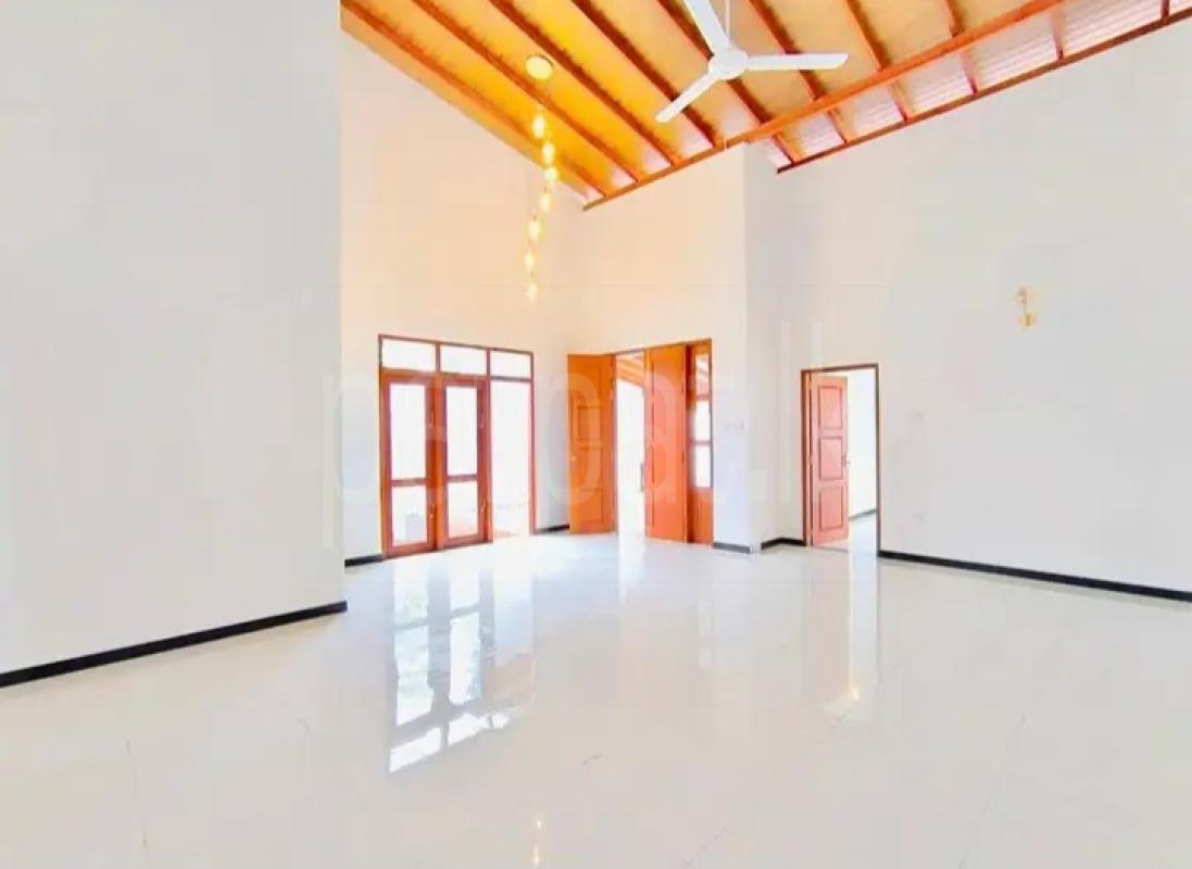 House for Sale in Athurugiriya