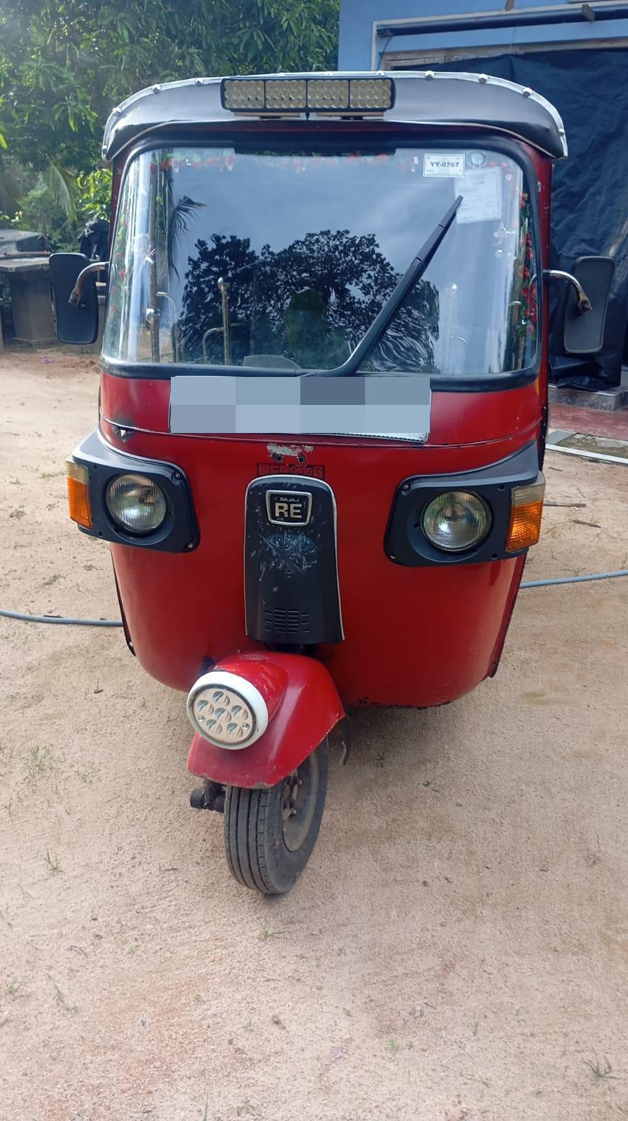 Bajaj Three Wheel 2011 ads-image-1