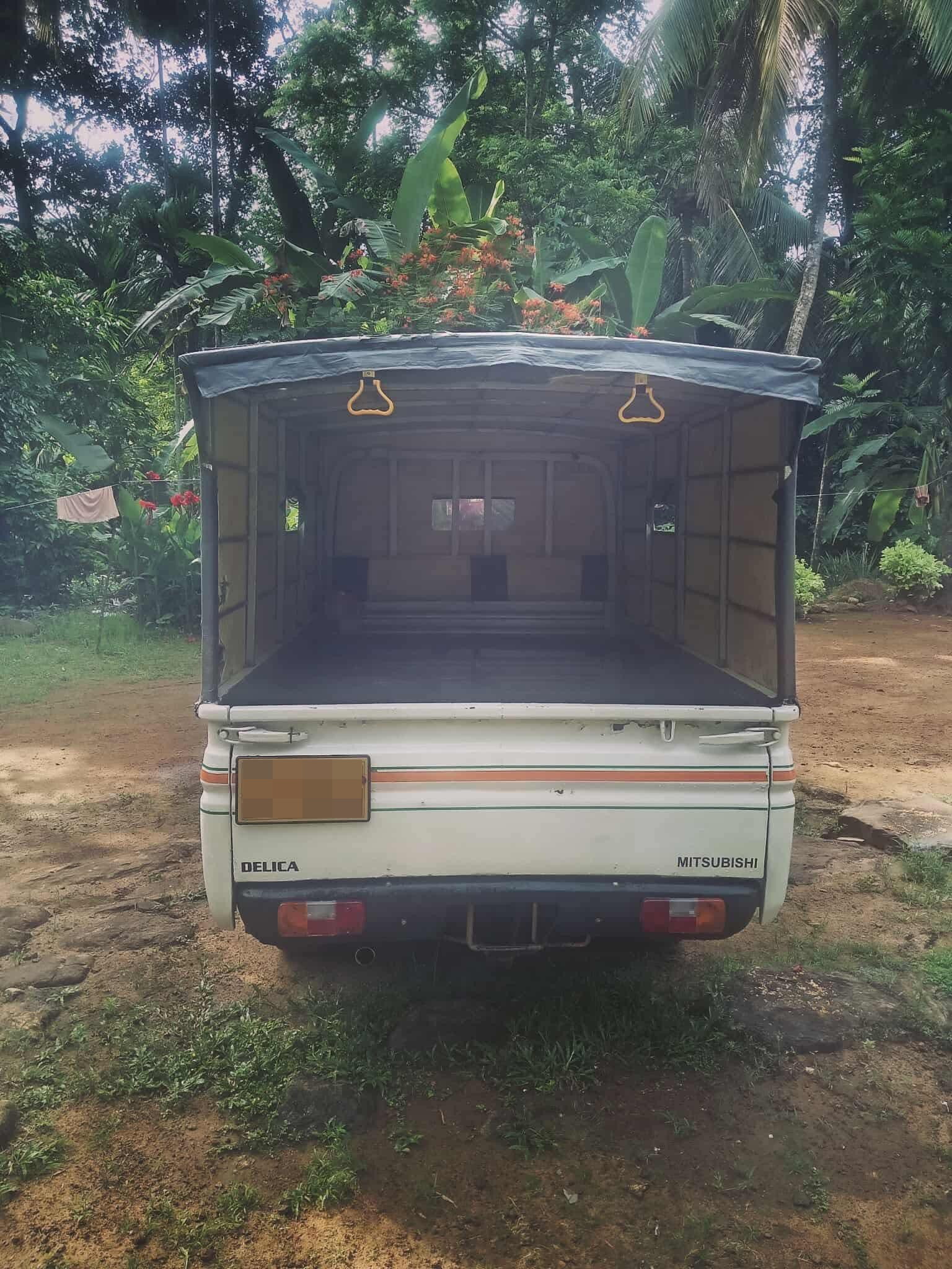 Mitsubishi Delica 1977 - Used Truck sale in Sri Lanka - patpat.lk