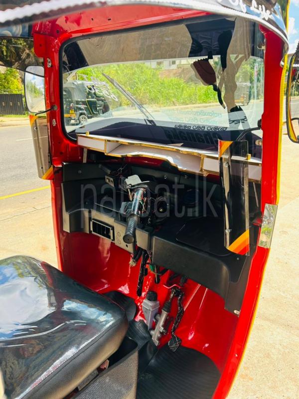 Bajaj 4 stroke 2015 - பயன்படுத்தப்பட்டது முச்சக்கர வண்டி sale in Sri Lanka - patpat.lk