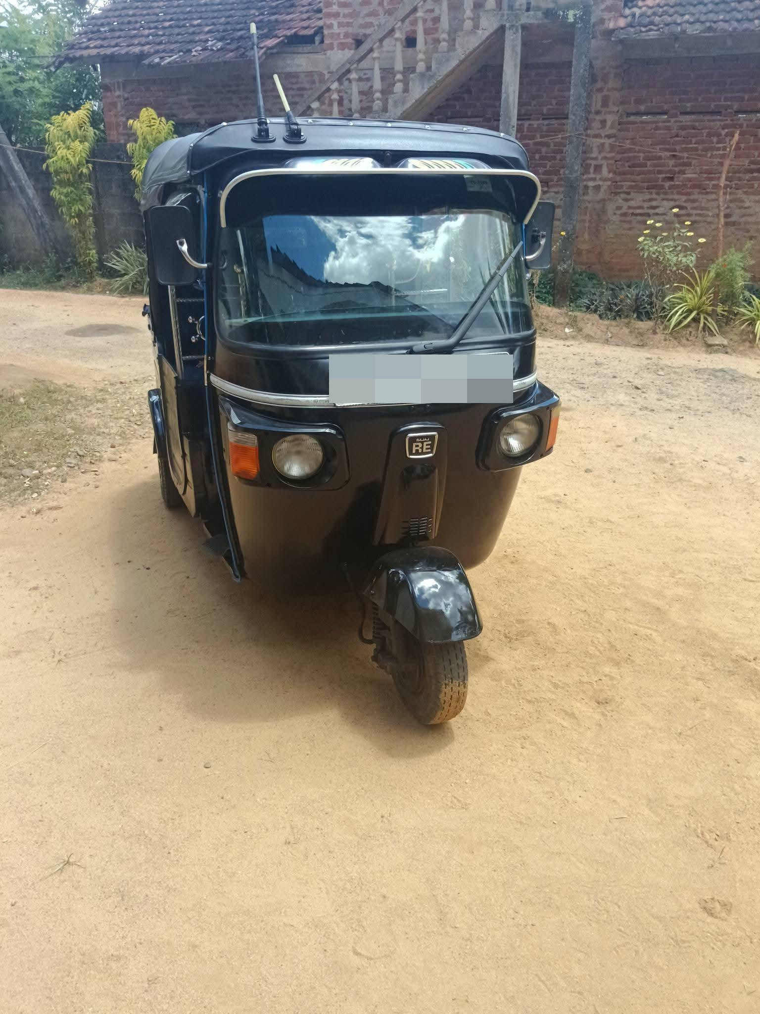 Bajaj Three Wheel 2010 ads-image-1