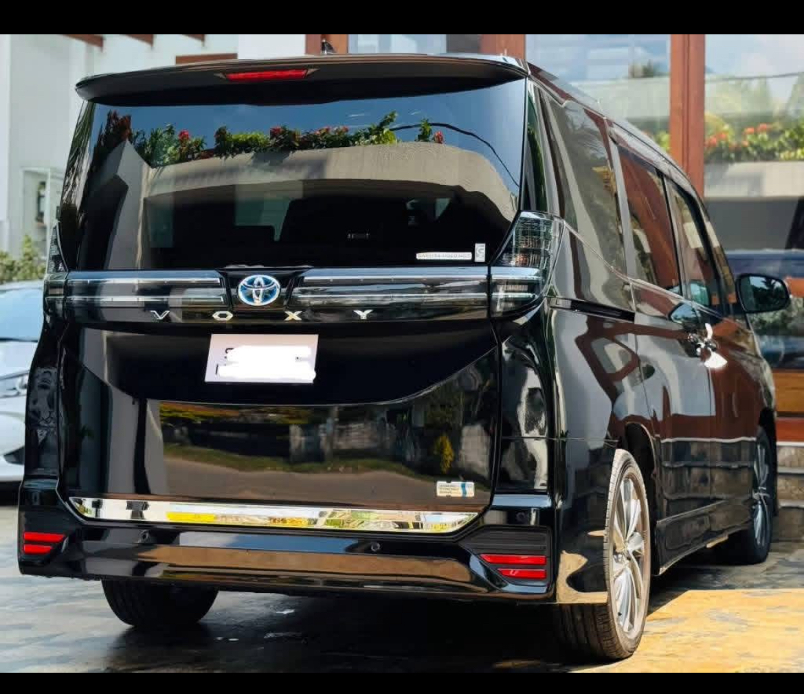 Toyota Voxy 2024 - சான்றளிக்கப்பட்டது வேன் sale in Sri Lanka - patpat.lk