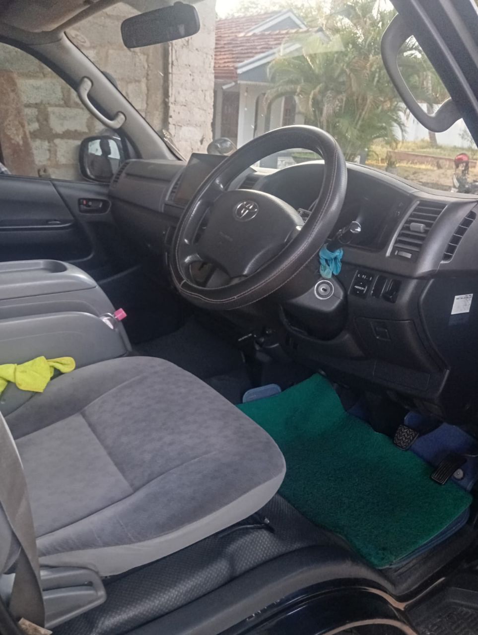 Toyota Hiace 2006 - Used Van sale in Sri Lanka - patpat.lk