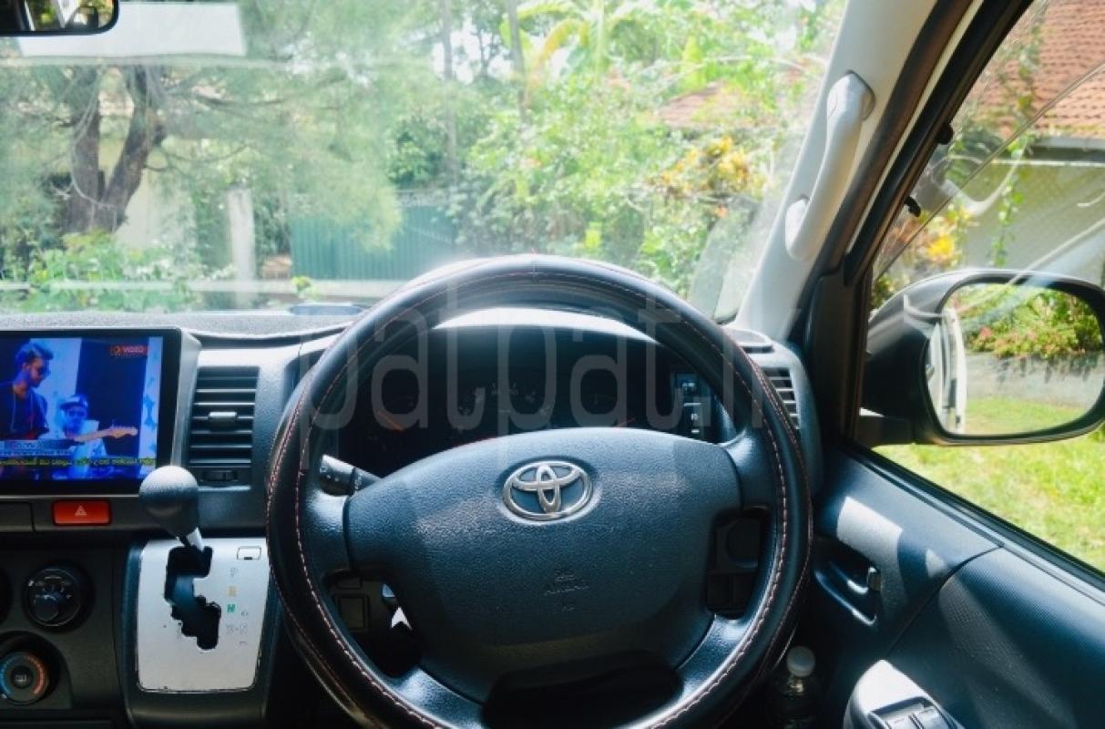 Toyota Hiace 2015 - பயன்படுத்தப்பட்டது வேன் sale in Sri Lanka - patpat.lk