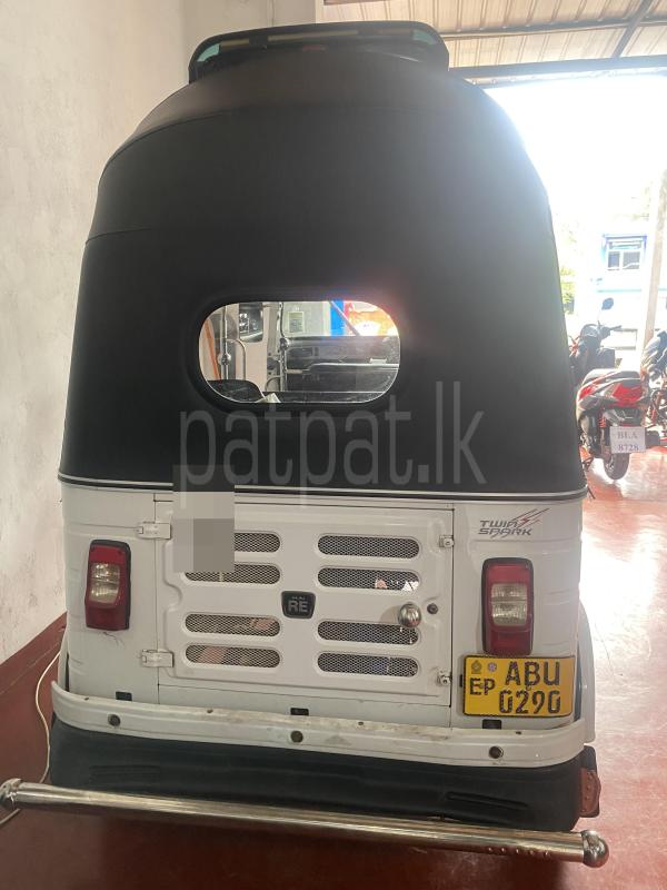 Bajaj Three Wheel 2019 - பயன்படுத்தப்பட்டது முச்சக்கர வண்டி sale in Sri Lanka - patpat.lk