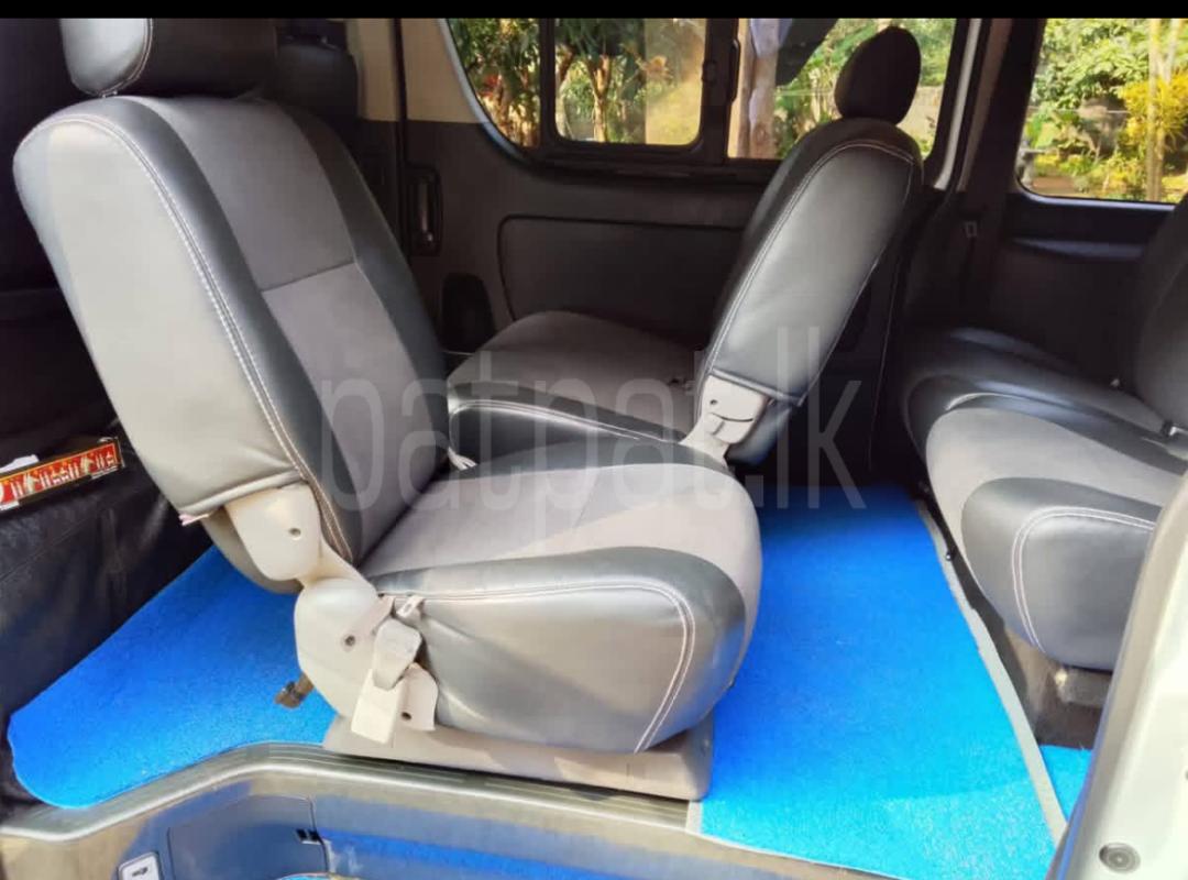 Toyota Hiace 2017 - பயன்படுத்தப்பட்டது வேன் sale in Sri Lanka - patpat.lk