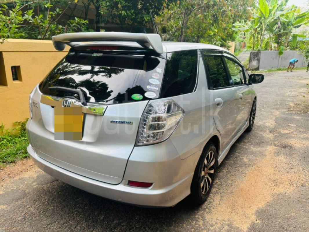 Honda FIT SHUTTLE 2013 - பயன்படுத்தப்பட்டது கார் sale in Sri Lanka - patpat.lk