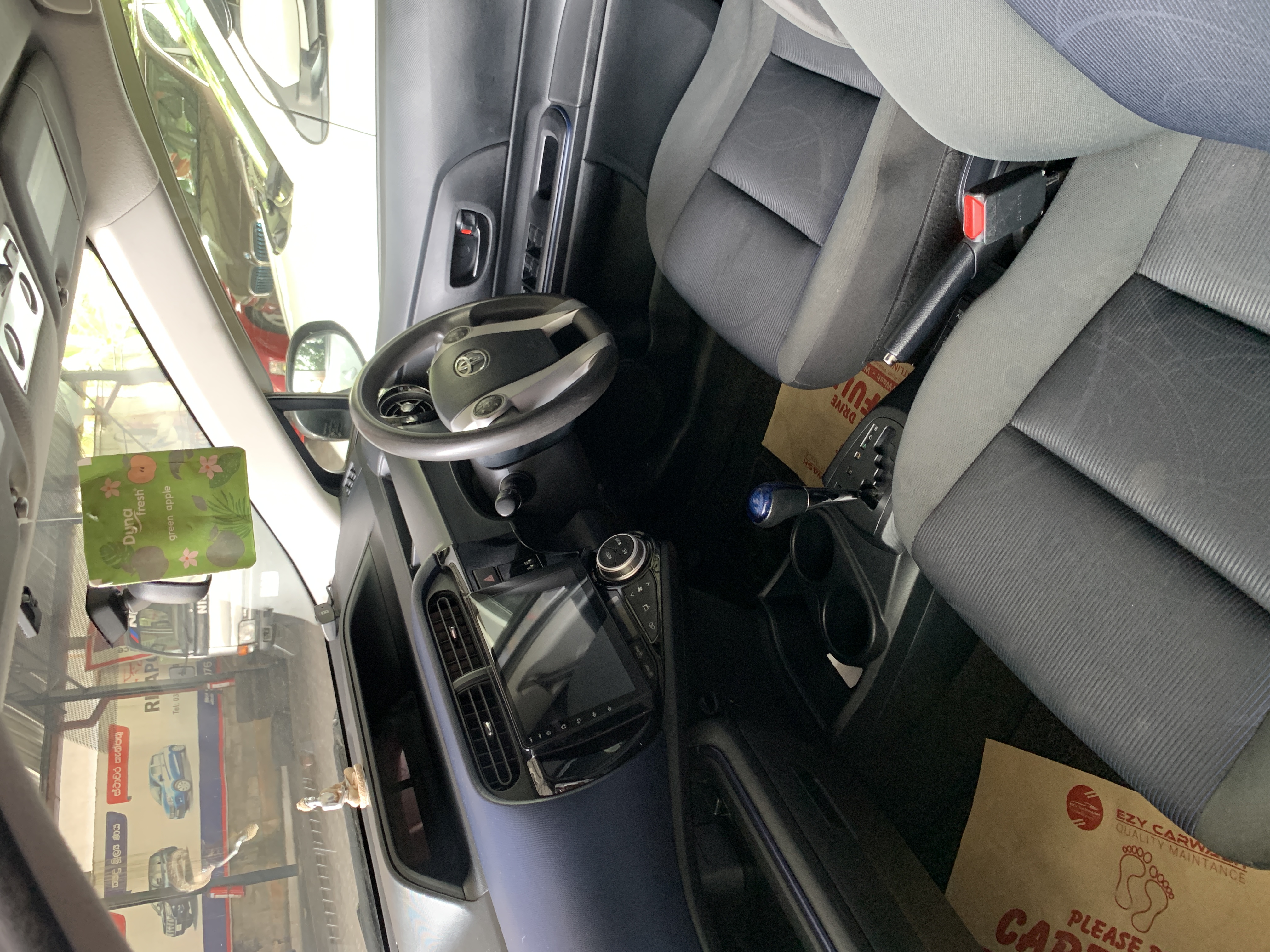 Toyota Aqua 2015 - பயன்படுத்தப்பட்டது கார் sale in Sri Lanka - patpat.lk