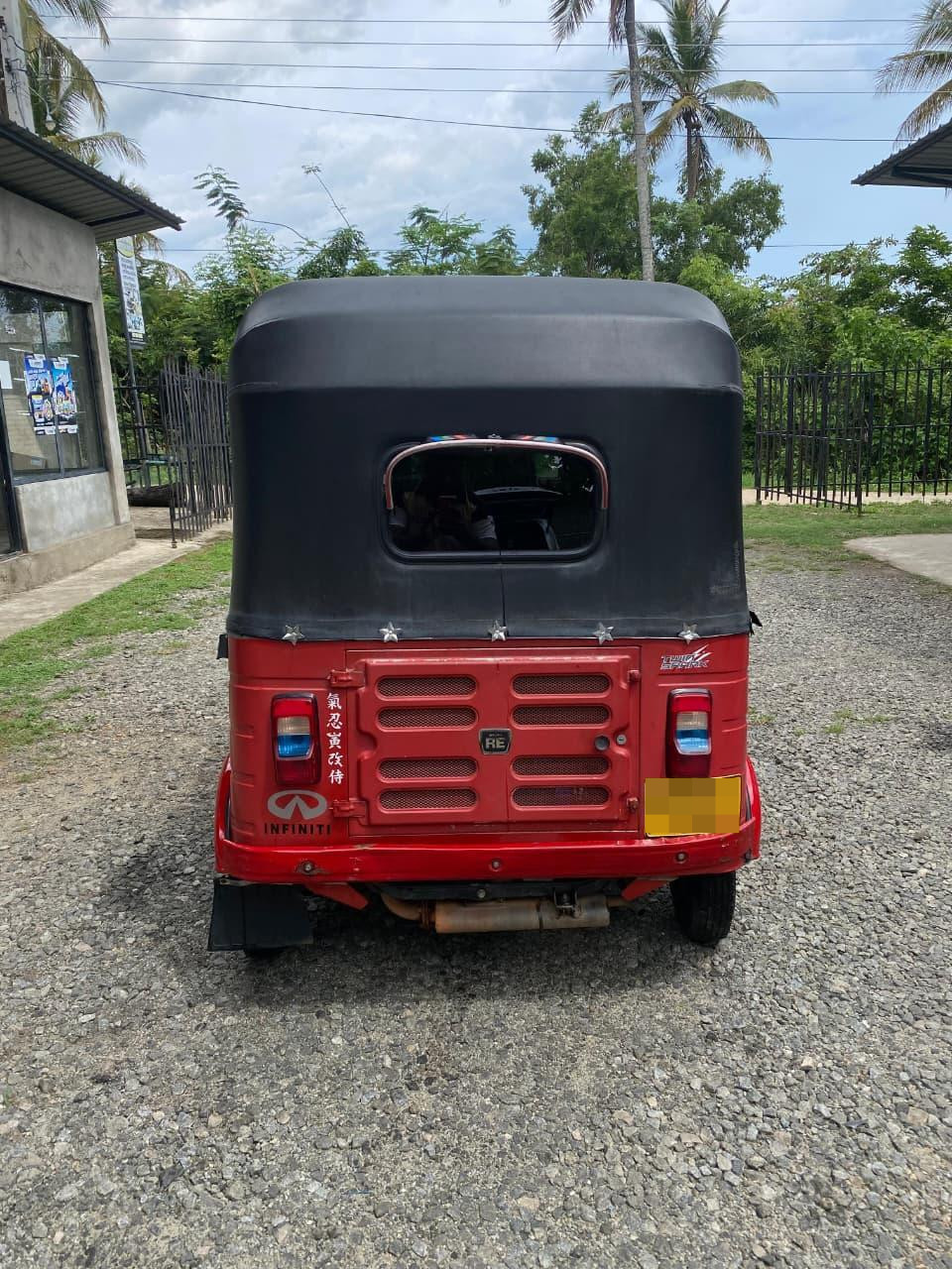 Bajaj Three Wheel 2018 - பயன்படுத்தப்பட்டது முச்சக்கர வண்டி sale in Sri Lanka - patpat.lk