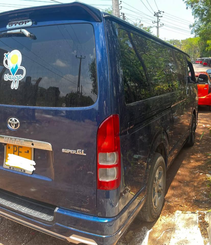 Toyota Hiace 2011 - பயன்படுத்தப்பட்டது வேன் sale in Sri Lanka - patpat.lk