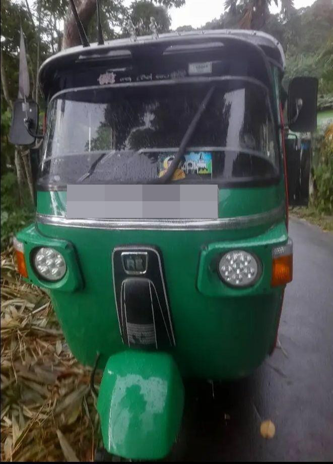 Bajaj Three Wheel 2011