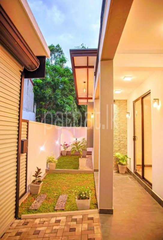 House for Sale in Athurugiriya