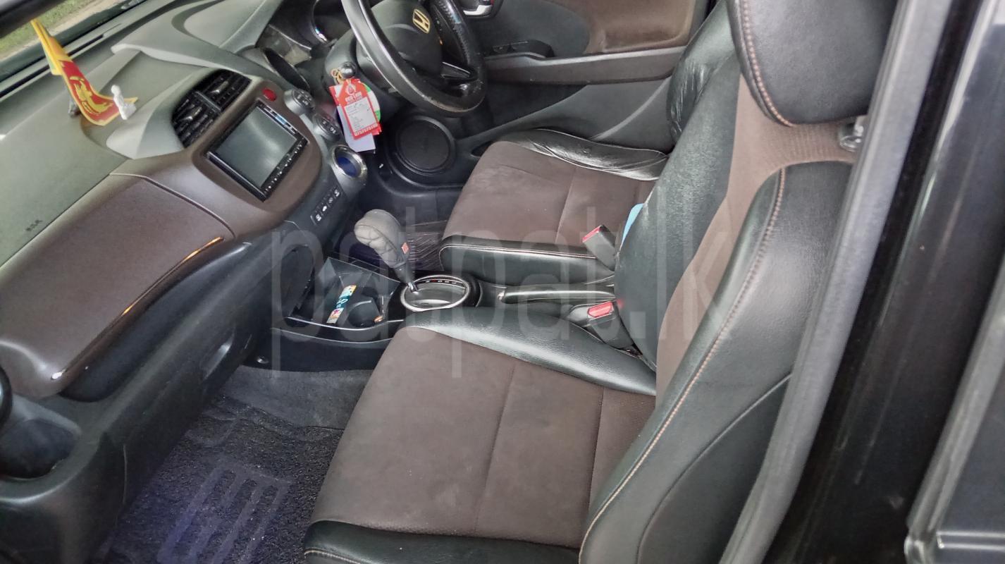 Honda FIT SHUTTLE 2014 - பயன்படுத்தப்பட்டது கார் sale in Sri Lanka - patpat.lk
