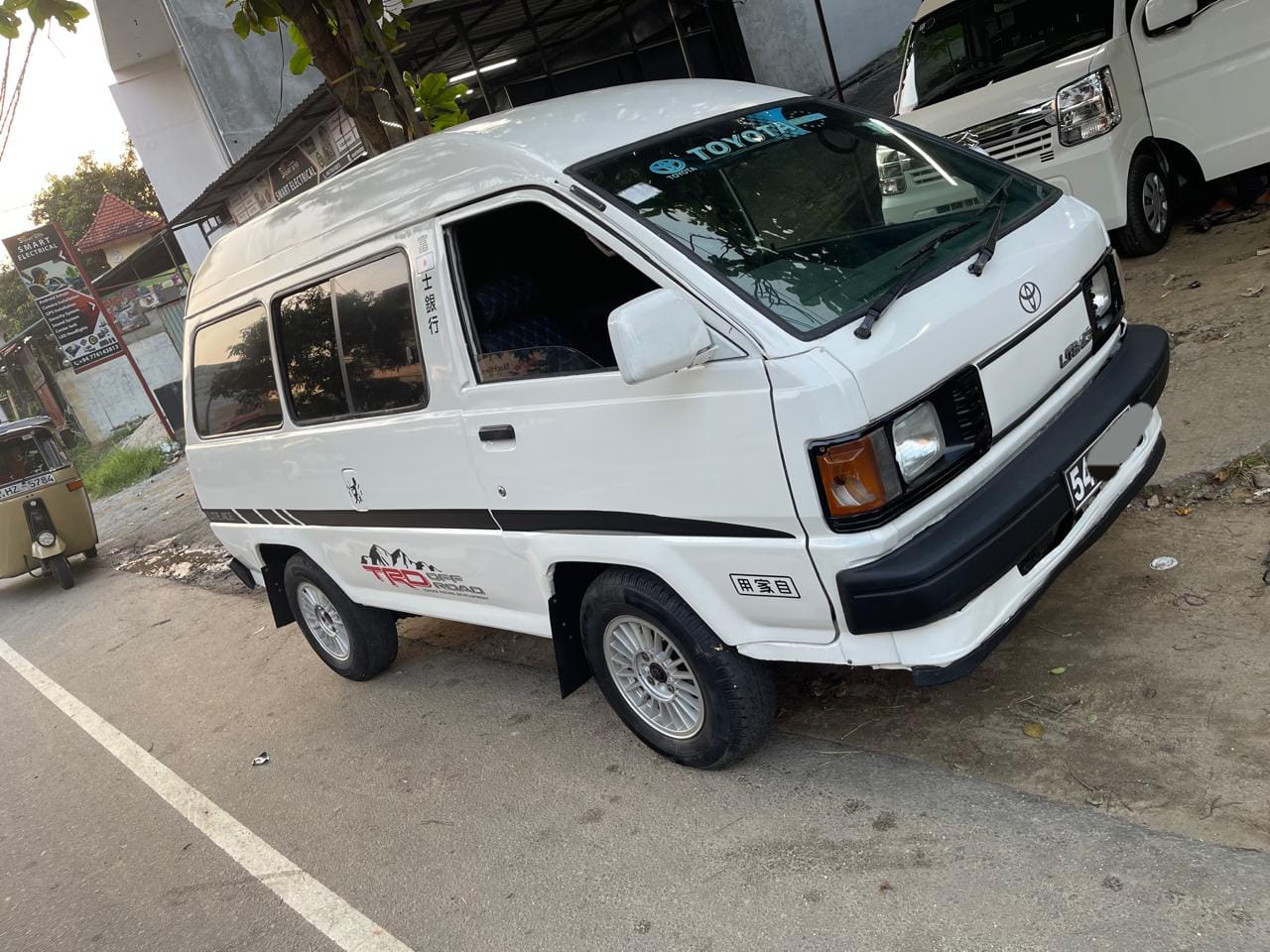 Toyota LiteAce 1990 - Used Van sale in Sri Lanka - patpat.lk