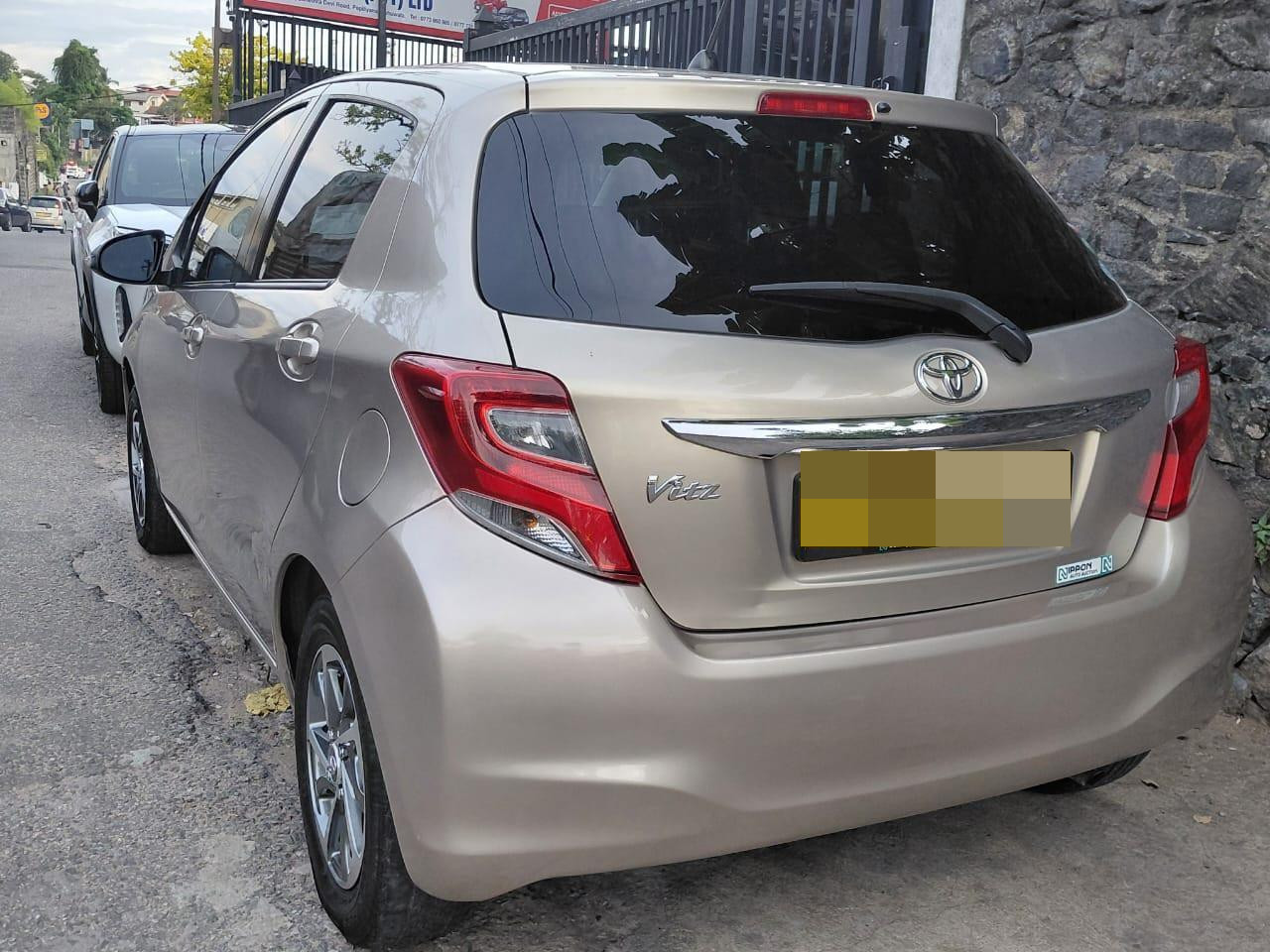 Toyota Vitz 2016 - பயன்படுத்தப்பட்டது கார் sale in Sri Lanka - patpat.lk