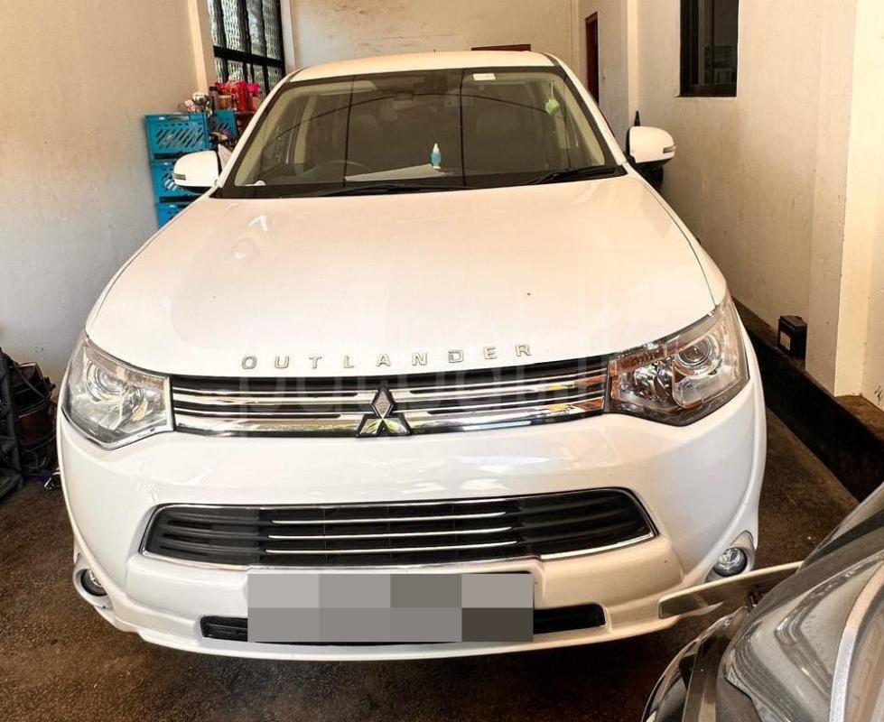 Mitsubishi Outlander 2014 - பயன்படுத்தப்பட்டது SUV sale in Sri Lanka - patpat.lk