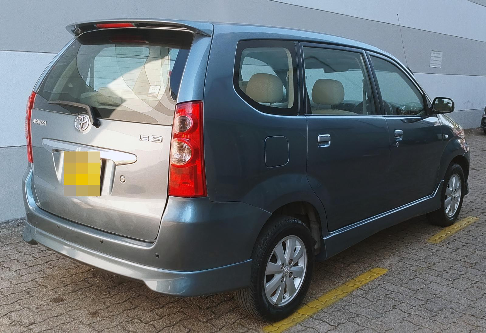 Toyota Avanza 2011 - பயன்படுத்தப்பட்டது பல்நோக்கு sale in Sri Lanka - patpat.lk