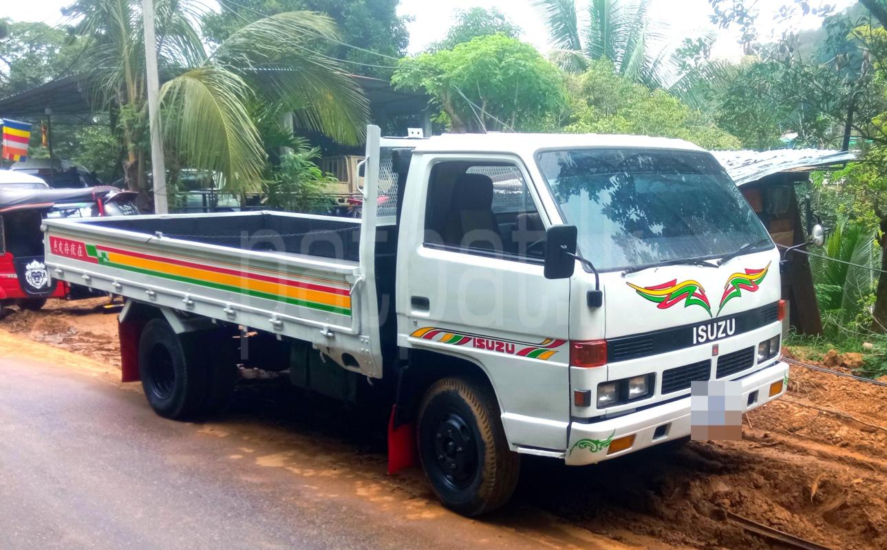 Isuzu ELF 1983 - பயன்படுத்தப்பட்டது டிரக் sale in Sri Lanka - patpat.lk